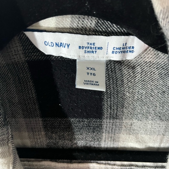 OLD NAVY ✨ The Boyfriend Shirt: B&W Flannel🖤🤍 - Picture 2 of 3